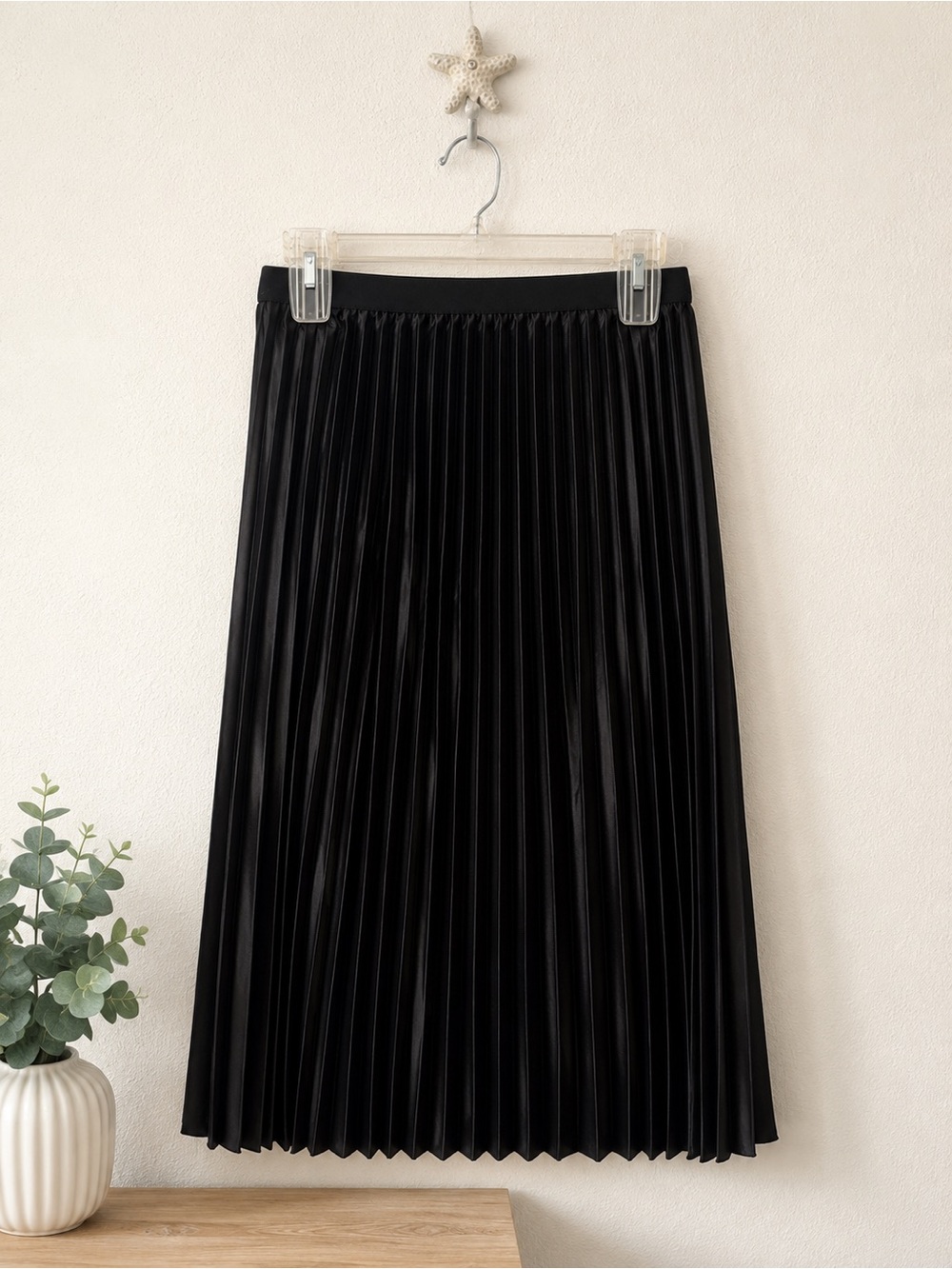 Black‎ Pleated Midi Skirt